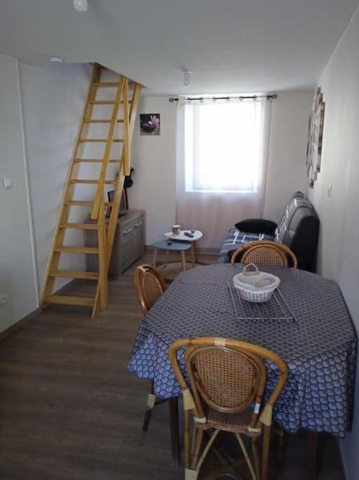 Maison Pour 2 A 4 Personnes Brassac-les-Mines Esterno foto